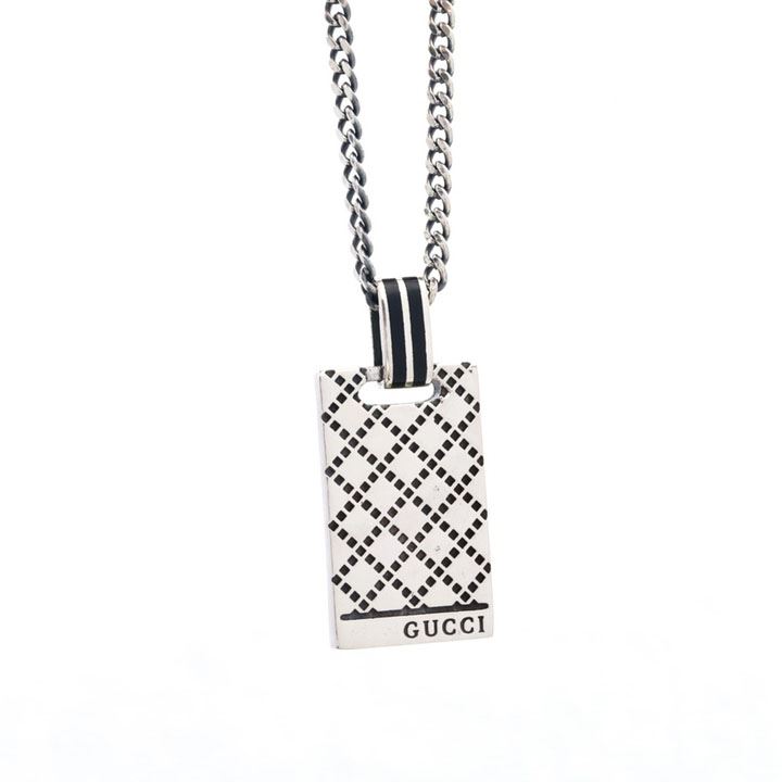 G*u*i necklaces